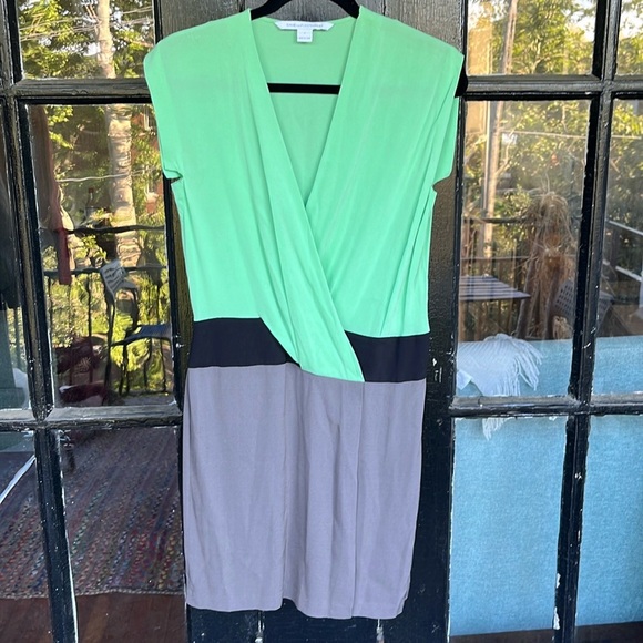 Diane Von Furstenberg - Nori Colorblock Silk Crepe Faux Wrap Dress - Size 4 - Picture 5 of 8